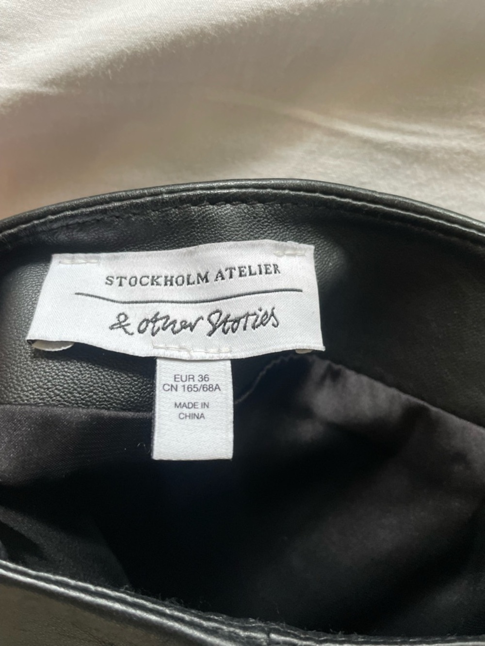 & other stories black leather mini skirt US size 2 / US size 4 - Picture 4 of 7